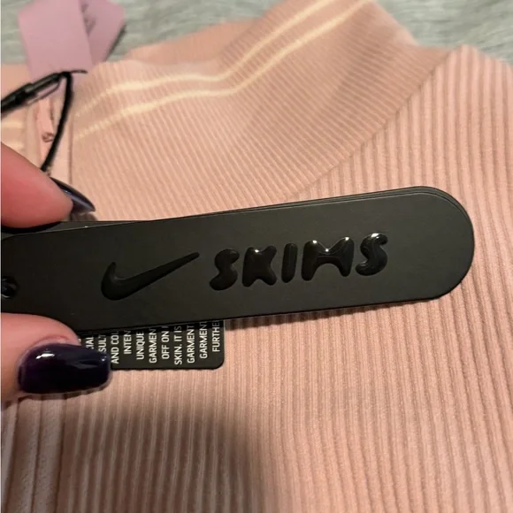 NWT SKIMS NIKE COLLAB Ribbed Seamless Crop Zip Up - Picture 3 of 5